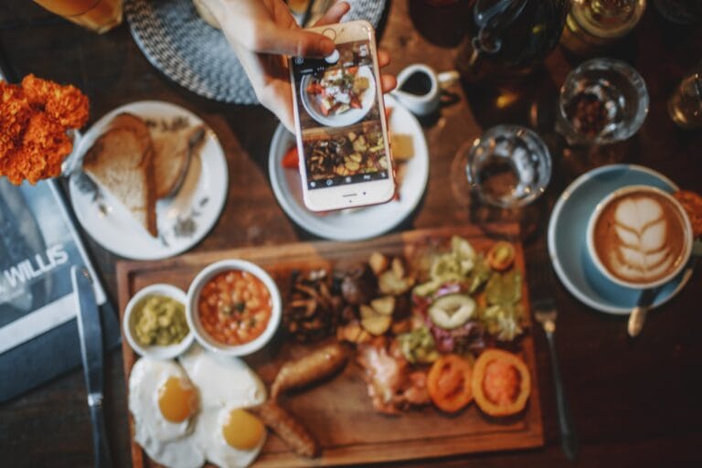 Redes sociales para restaurantes: estrategia completa con ejemplos reales - MasLeads Digital