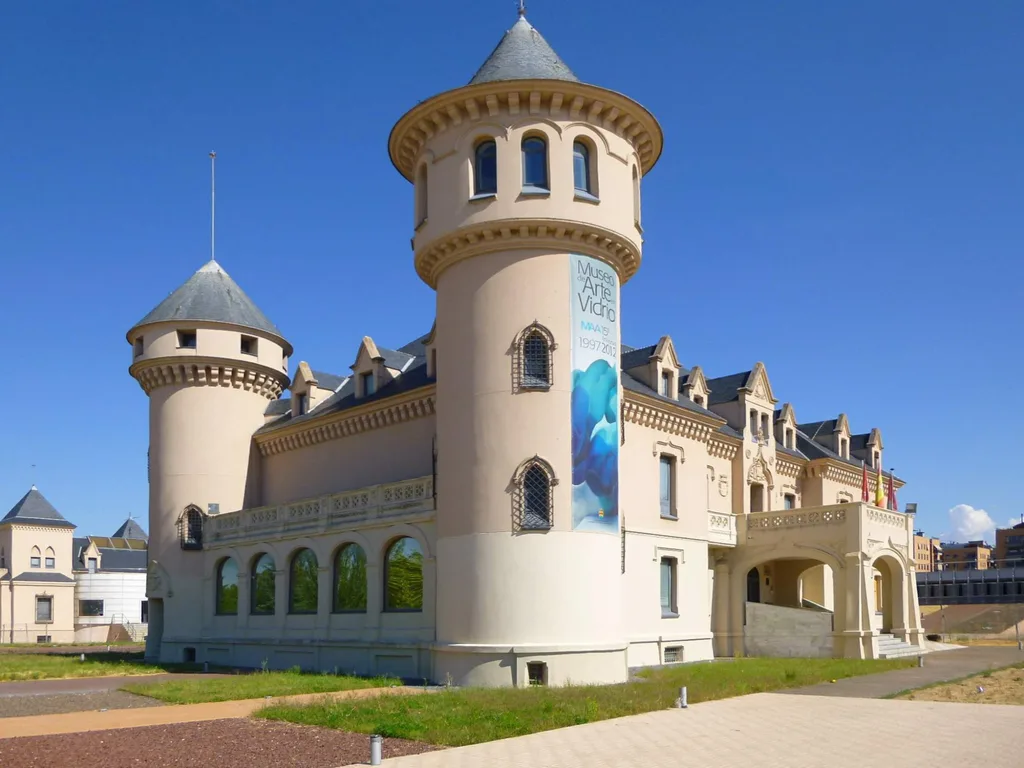 Castillos de Valderas y Museo de Arte en Vidrio de Alcorcón (MAVA)