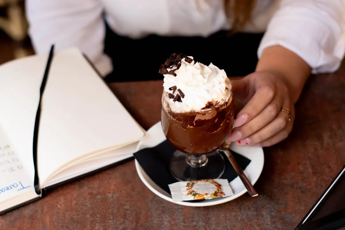 Hemisferio Café en Alcalá de Henares — caso de SEO local para cafeterías y restaurantes