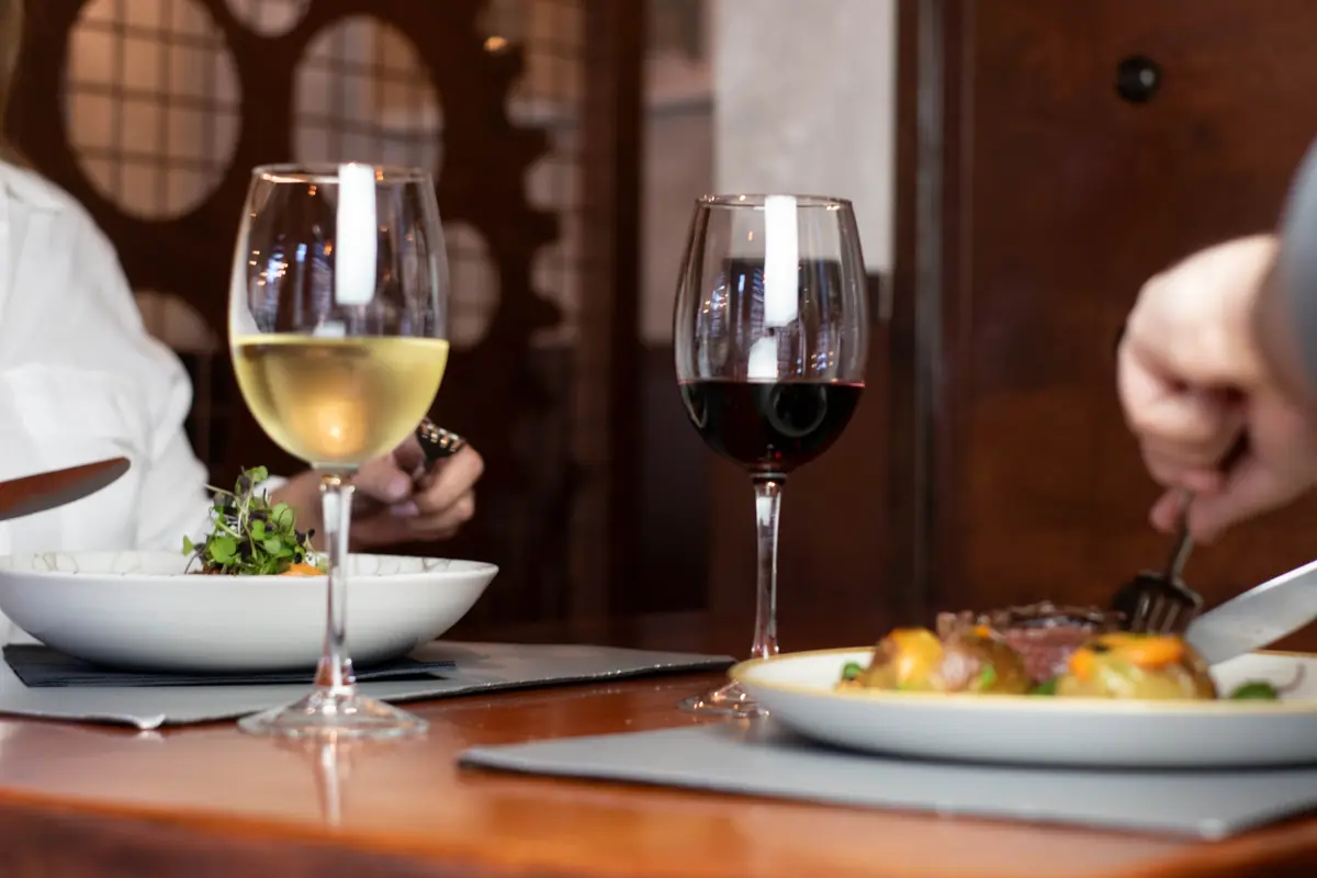 SEO para restaurantes — guía de posicionamiento en Google para llenar mesas